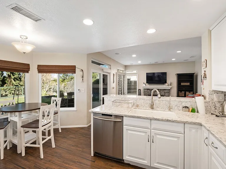 20891 Porter Ranch Rd — Photo 15