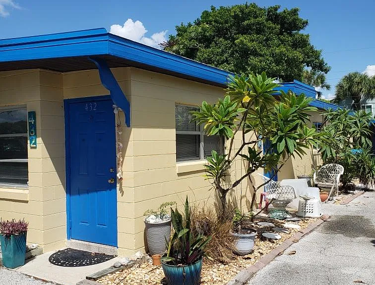 432 Jefferson Ave — Photo 2