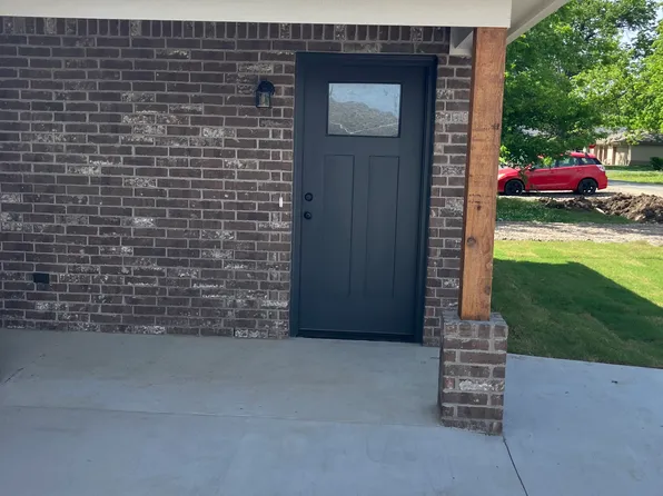 210 N Davis Ave, Claremore, OK 74017