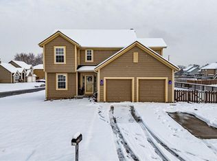 620 River Falls Rd, Edwardsville, KS 66111