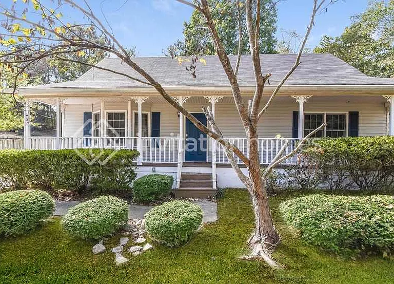 1952 Red Rose Ln — Photo 1