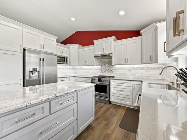 365 Linda Cir, Lino Lakes, MN 55014