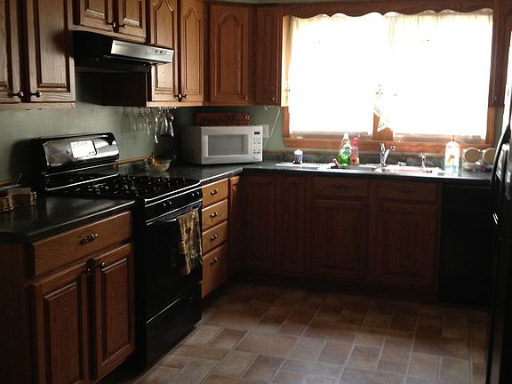 2nd image of 904 W Reservoir Ave