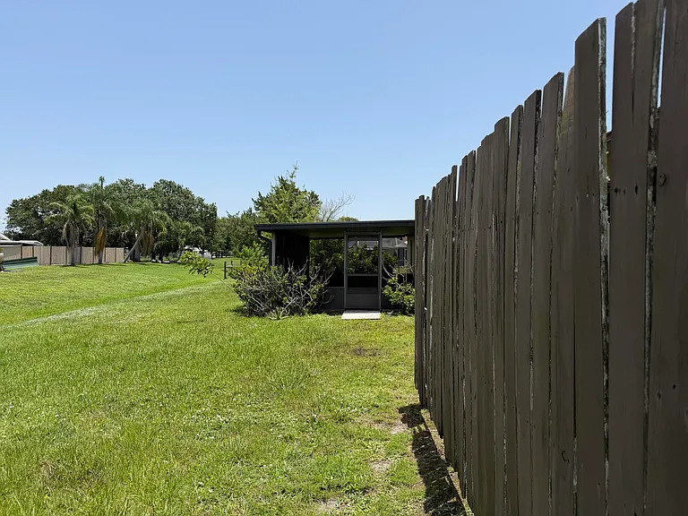 8451 SW 14th Ln — Photo 3