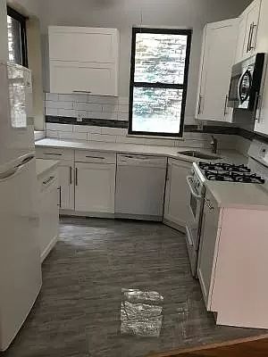 1st image of 103 W 80th St #3