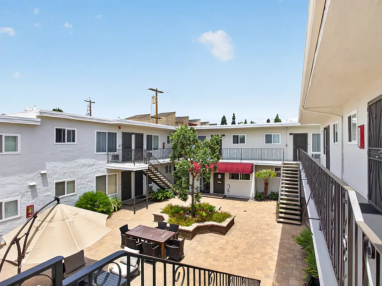 Casa Grande Apartments — Photo 8