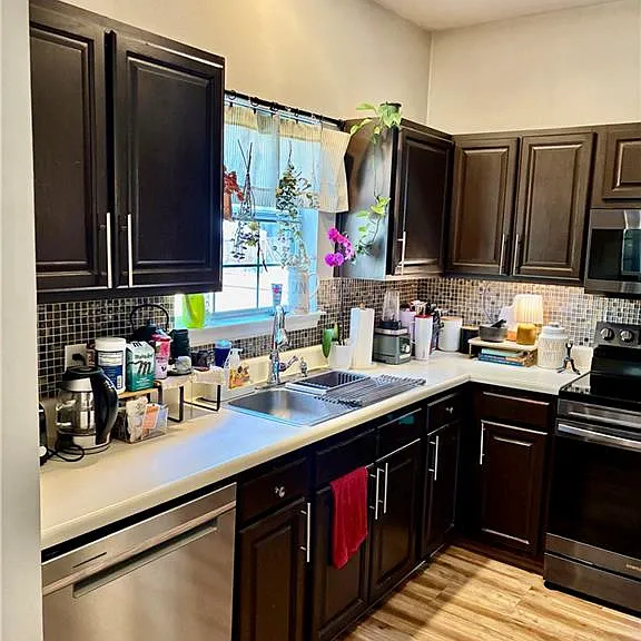810 Holbrook Dr — Photo 9