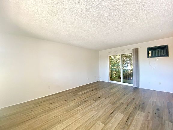 2nd image of 4507 Hillcrest Dr #I