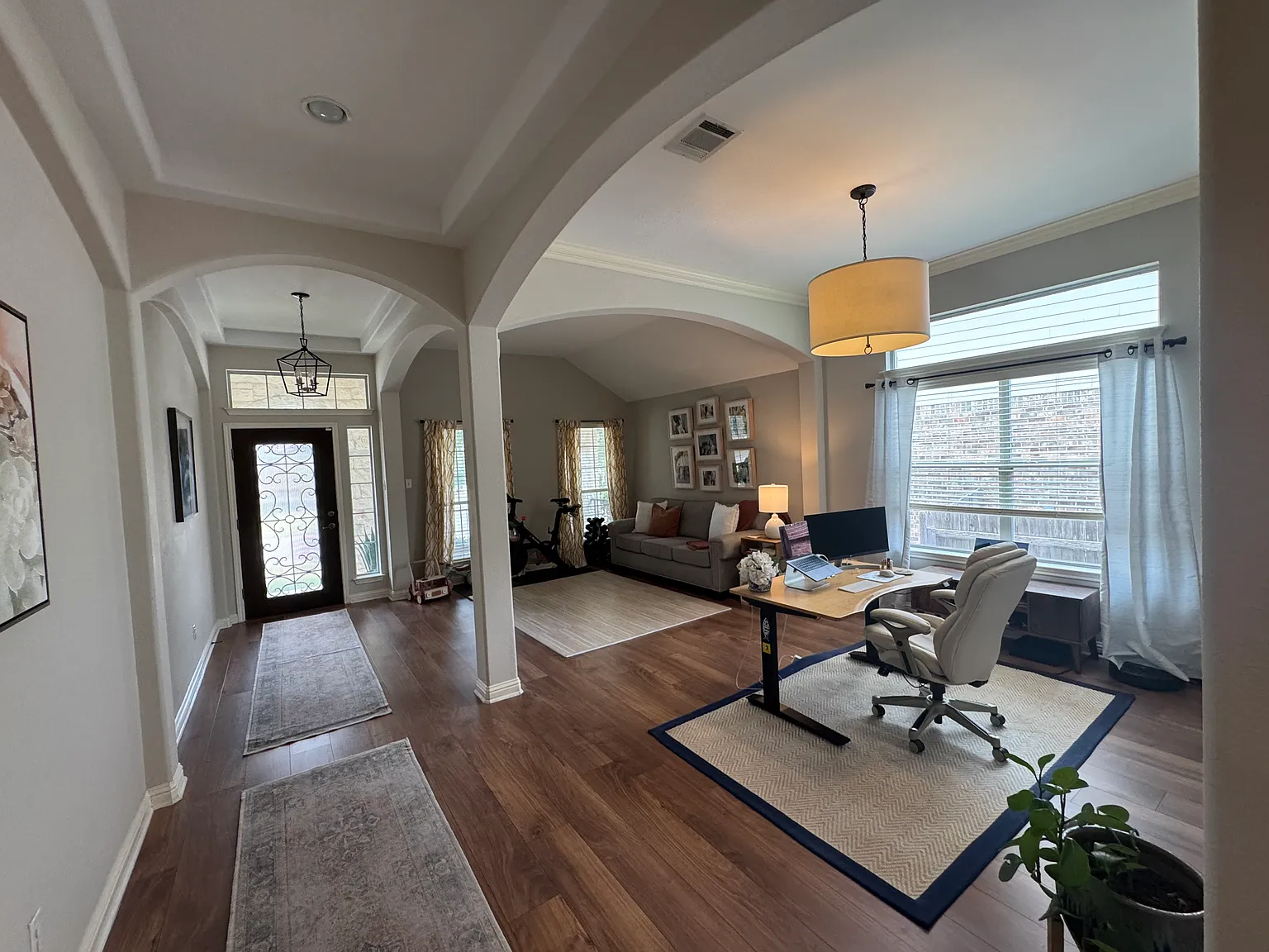 3 bed, 2062 sqft, $2,500 — Photo 3
