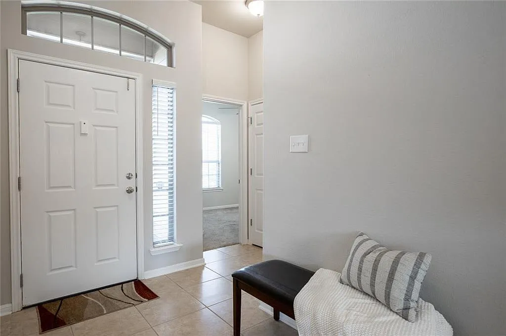3 bed, 2.0 bath, 1439 sqft, $1,800 — Photo 4