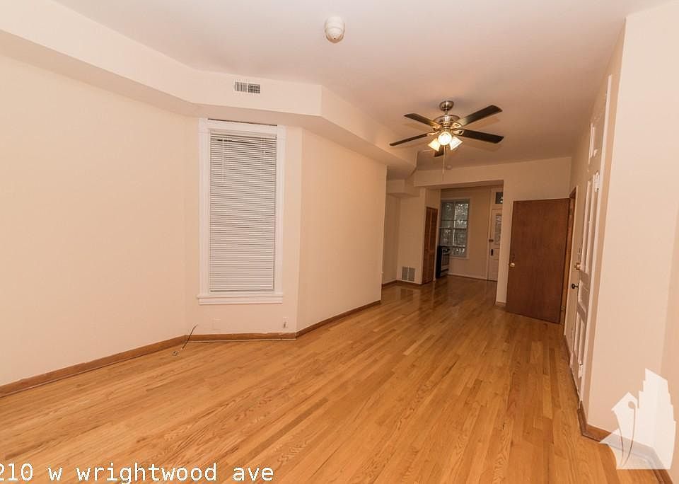 1st image of 1210 W Wrightwood Ave #1621