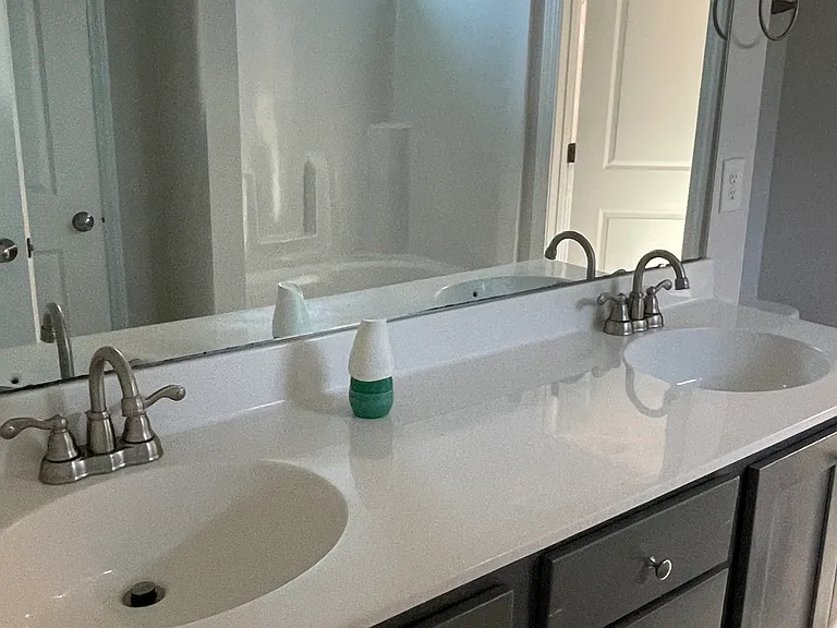 215 Alcock Ln — Photo 8