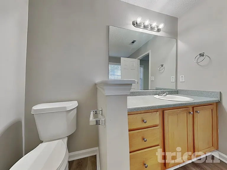 212 Revolutionary Dr — Photo 10