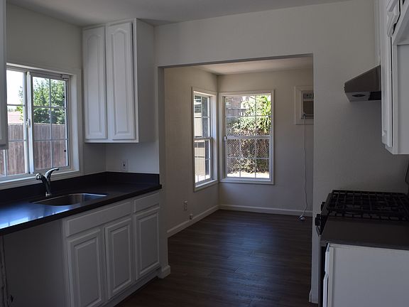 5th image of 1347 Sanford Ave