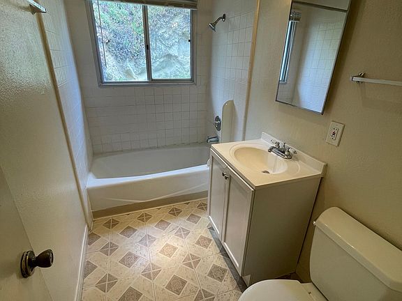 4th image of 3111 Reynard Way #3111