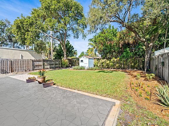 4th image of 617 SW 12th Court