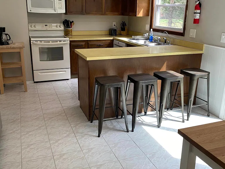 2451 Beachview Ln — Photo 8