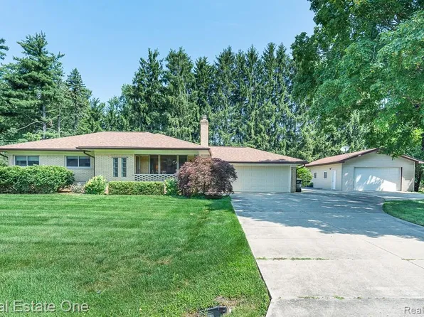 5055 Eastbrook Ct, Shelby Township, MI 48316