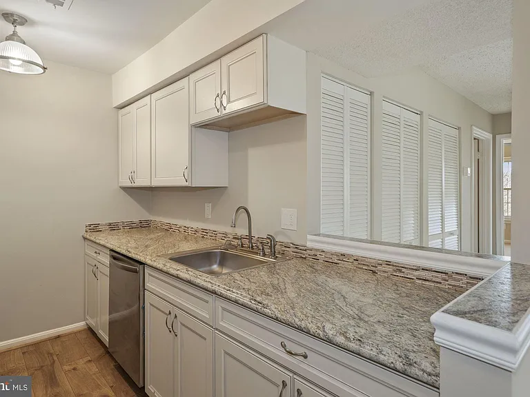 1601 Carriage House Ter #1601-E — Photo 8