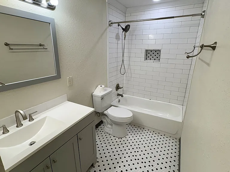 6255 Warren St #B — Photo 4
