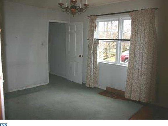 4th image of 10 Grenloch Dr