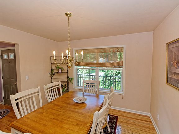 3rd image of 6 Santee Dr