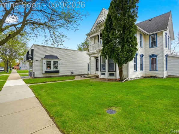 26249 E Huron River Dr, Flat Rock, MI 48134