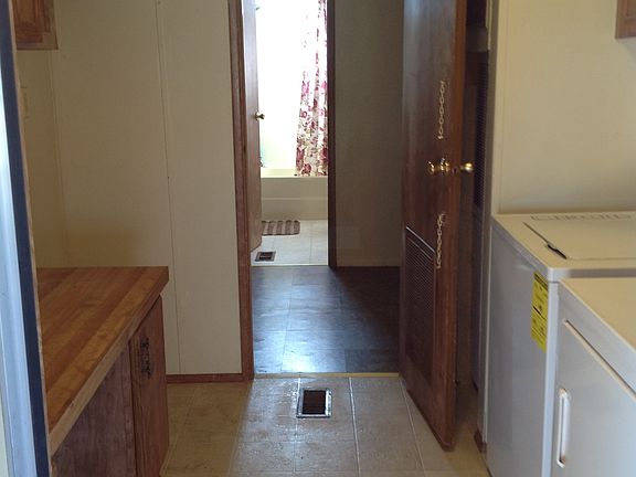 laundry room, looking in