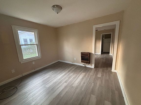 2nd image of 404 E 19th St SW #B