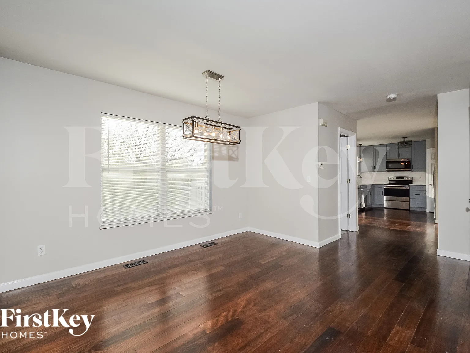 4 bed, 2.5 bath, 2052 sqft, $2,440 — Photo 4