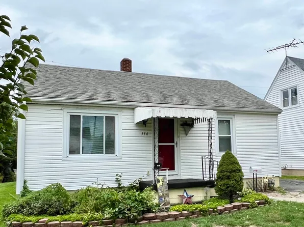 556 Elmwood Dr, Frankfort, IN 46041