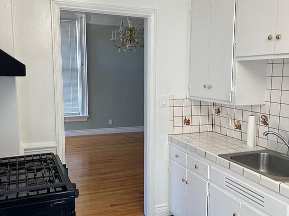 Kitchen/ to Living room