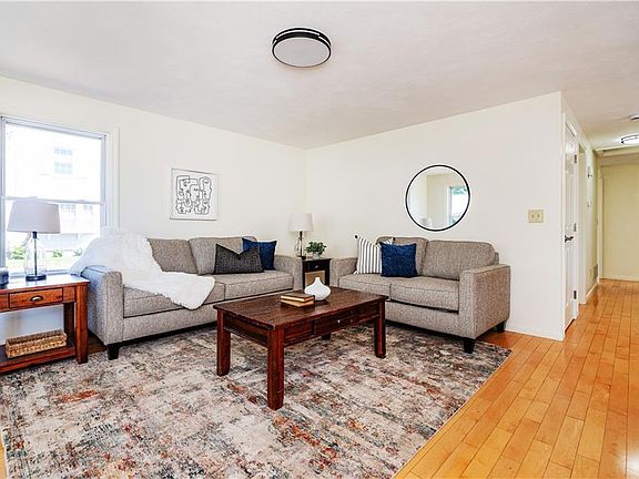 4th image of 45 Brookdale Blvd