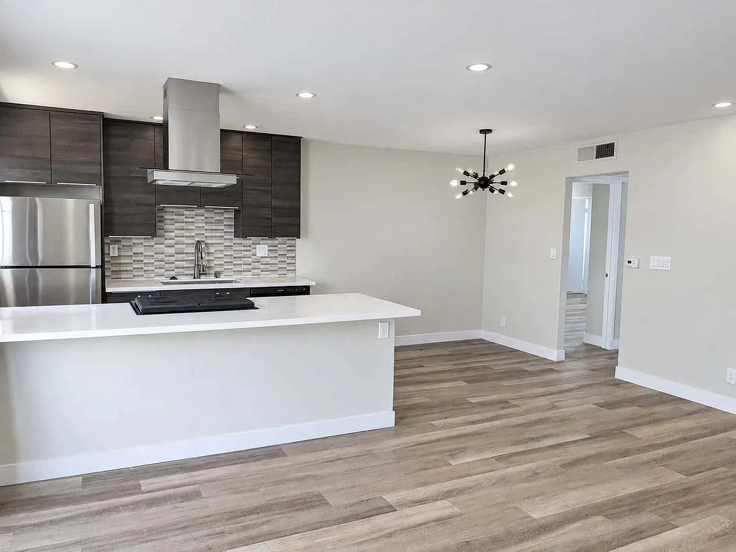 520 N Virgil Ave — Photo 4