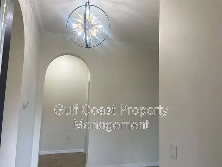 10485 Crooked Creek Dr — Photo 3