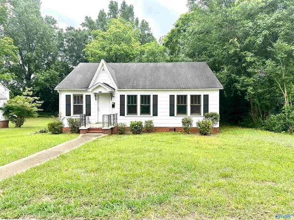 303 N 8th St, East Gadsden, AL 35903