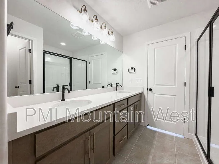 2606 N 2125 W — Photo 32