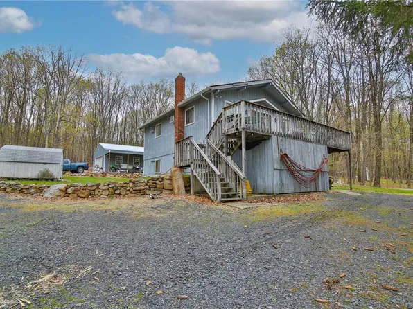 1517 Longleaf Dr, Effort, PA 18330