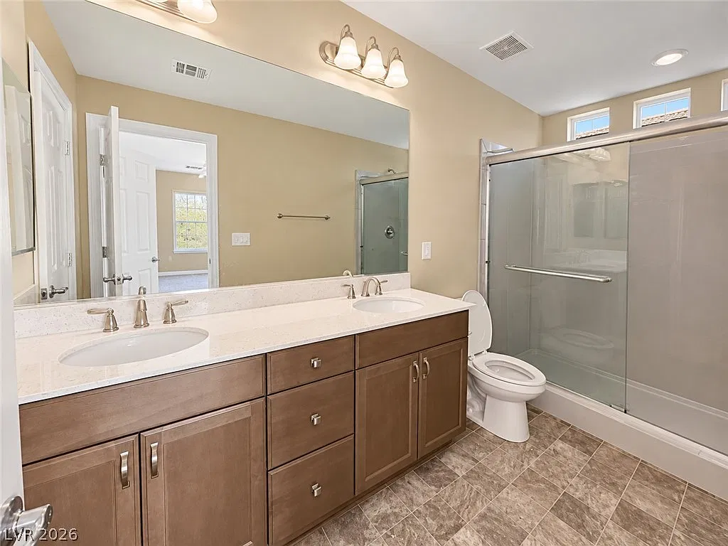 3 bed, 2.0 bath, 2010 sqft, $2,552 — Photo 4