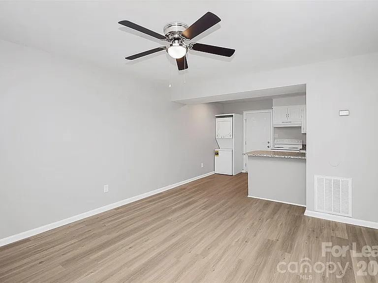 1219 Anderson St — Photo 5