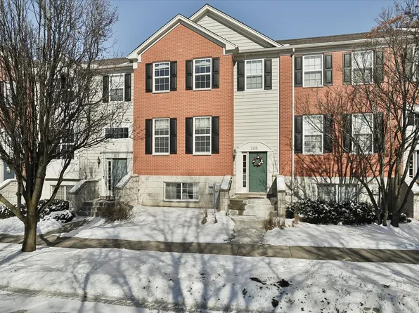 205 Comstock Dr #205, Elgin, IL 60123