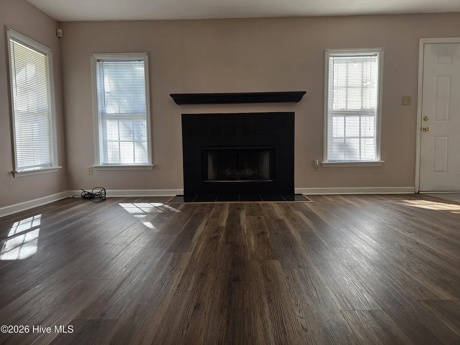 3 bed, 2.0 bath, $1,600 — Photo 3