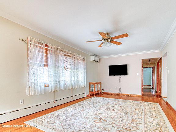 5th image of 70 Mathews Ave