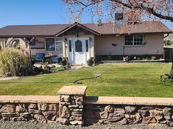 22570 W Cedar St, Seligman, AZ 86337