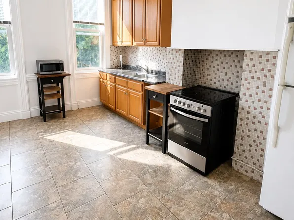 992 Hart Street image 1 of 7