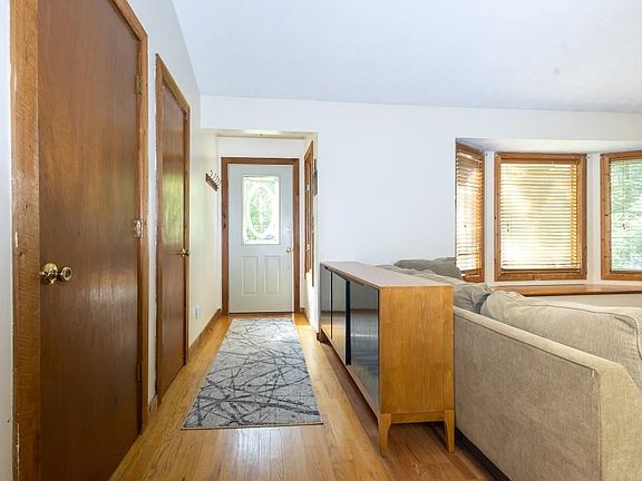 3rd image of 3667 Stoney View Dr