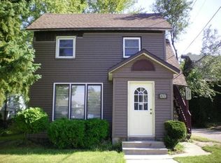 411 1/2 S State Ave, Freeport, IL 61032