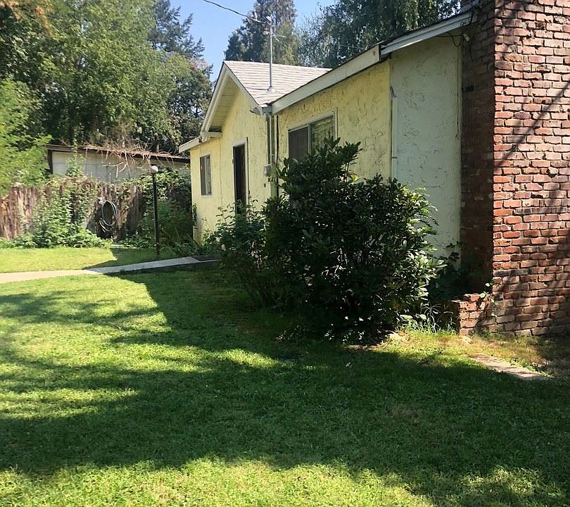 1st image of 655 Rogue River Hwy APT A