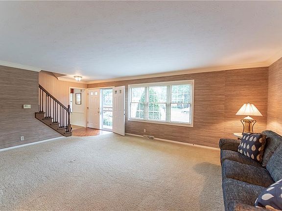 3rd image of 436 Gresham Dr