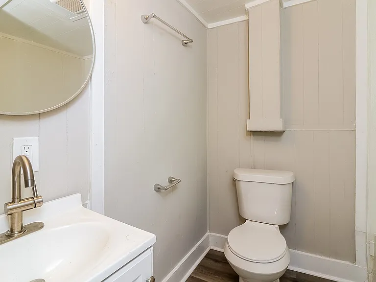 1815066_025_main_bathroom_12930284.jpg